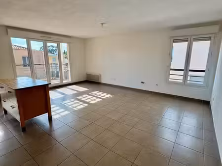 a saisir - appartement 3 pieces de 71m2 avec garage - 1200/mois cc