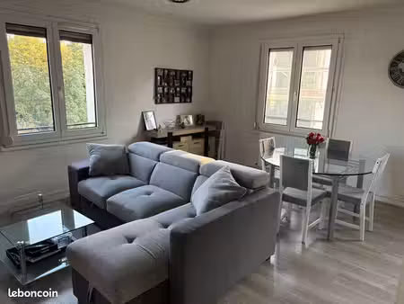 2 pieces - 50 m² - montée de l'observance