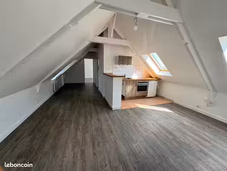 t2 rénové avec charme – centre de quintin – cuisine équipée