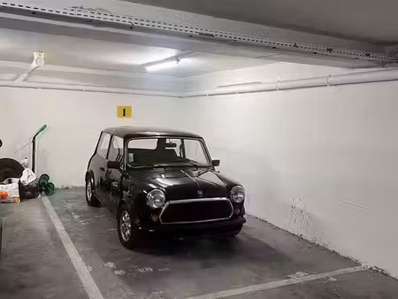 place parking sous-terrain privé