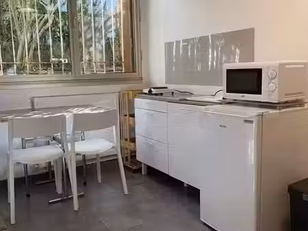 location appartement 1 pièce 23 m² à marseille 8ème (13008)  700 €