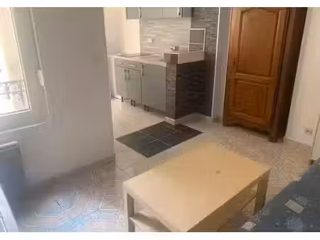 location meublée appartement 1 pièce 21 m² à reims (51100)  480 €