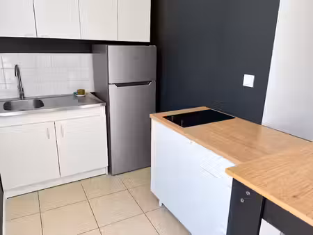 location appartement 2 pièces 43 m² à mirebeau (86110)  415 €