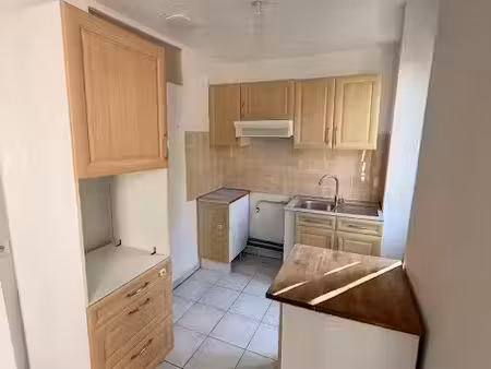 location appartement 4 pièces 70.7 m² à montluçon (03100)  570 €