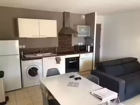 location meublée appartement 2 pièces 39.84 m² à arles (13200)  725 €