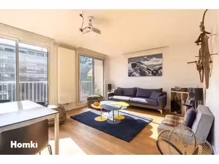 appartement t3 de 77 m² à lyon 69007  rue des trois pierres