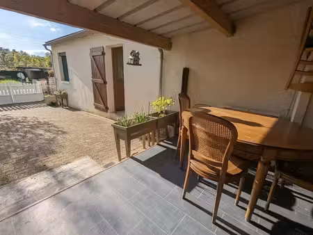 chisseaux -maison de plain-pied avec cour et cave voûtée habitable