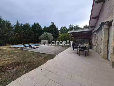 maison familiale avec 3 chambres  piscine  étang  garage au calme