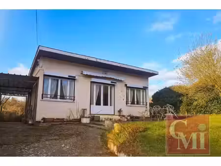 maison de plain-pied (2 chambres) édifiée sur un terrain de
