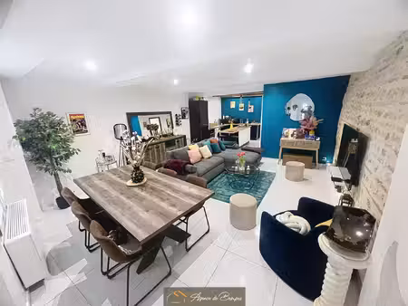 appartement entierement renove de type 2 65.77 m2