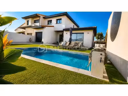 villa contemporaine avec piscine