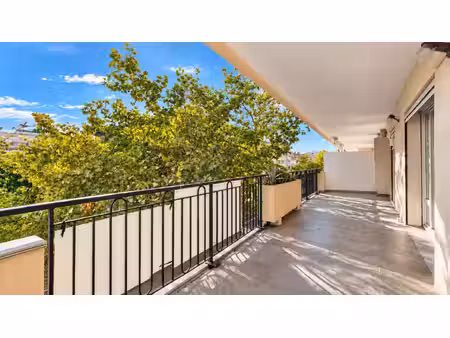 cannes – boulevard carnot le charme d'un 2 pièces ouvert sur une superbe terrasse de 16 m²