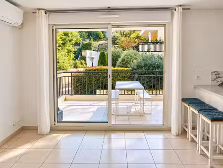 exclusivité nice corniche fleurie superbe 2 pièces de 53