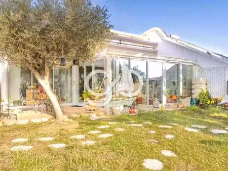 vente marina d'angle avec ponton et jardin le grau du roi