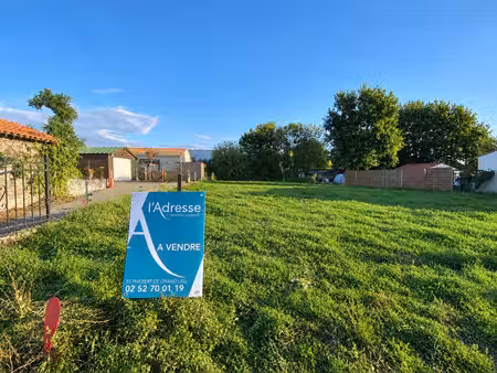 vente terrain  697.00m²  saint