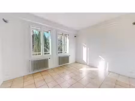 a louer - appartement de 4 pieces situe a proximite du centre ville de chartres