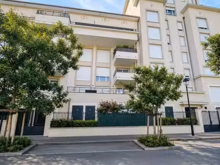 à louer – grand studio 35 m² avec terrasse et parking – centre-ville de chelles