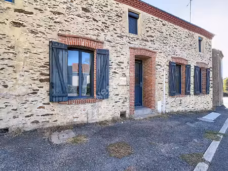 maison idéalement située au coeur du bourg de la regrippière à moins de 10min de vallet et