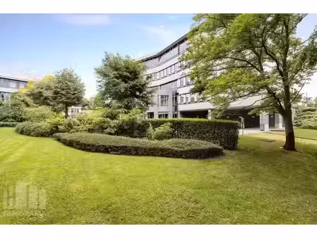 bureau de 593 m² situé à 2 minutes du ring (r0) à jette