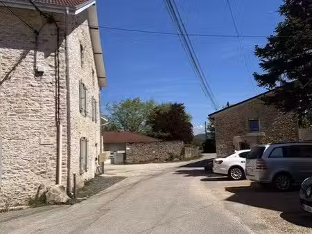 t2 meublé 42 m² – jardin privatif  parking  climatisation – villemoirieu