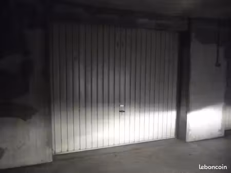 garage fermé et sécurisé proche mairie echirolles