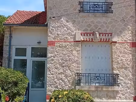 50m de la plage: maison meublée et équipée  3 chambres  jardins