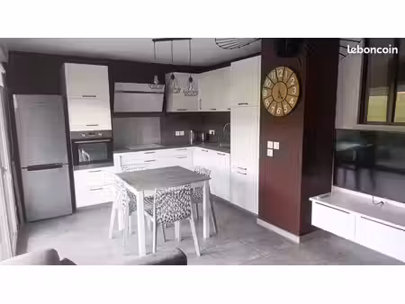 à louer - 74330 poisy - bel appartement t2 meublé de 43 m2 avec grande terrasse de 18 m2 e