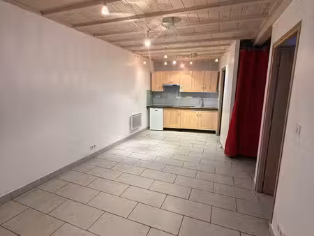loue t2 38 m2 refait à neuf proche cadelade le puy