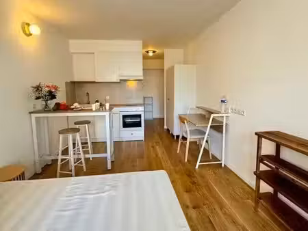 beau studio 24m² avec balcon