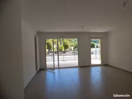 t4 centre-ville avec double garage en sus