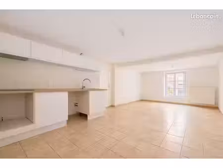 2 pièces (chauffage et eau chaude compris)