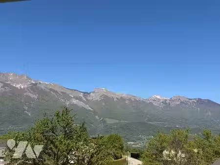 duplex de 4 pièces + cuisine de 98 m² avec cave  accès indépendant  jardin et stationnemen