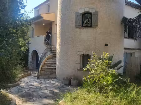 trois pièces avec terrasse et 2 places de parking