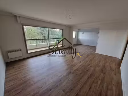 appartement type 3/4  2 chambres  balcon et parking.