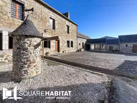 authentique corps de ferme en pierre avec dépendances .un projet de caractère aux multiple