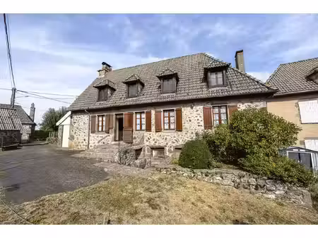 maison ancienne en pierre de 105 m² avec garage et four à pain
