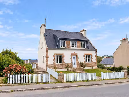 maison néo-bretonne de 10 pièces à vendre à telgruc-sur-mer - idéal investisseur