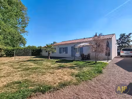 maison contemporaine de plain-pied au calme  proche des commodités !