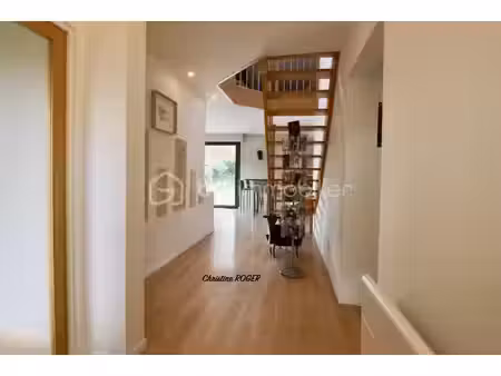 villa semi plain-pied 160 m² – 5 ch – terrain 1 980 m² – 599 000 €