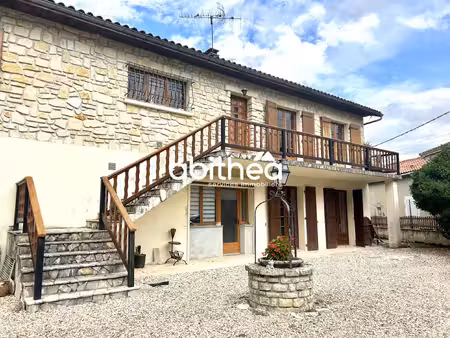 champniers maison de caractère  4 chambres avec grand terrai
