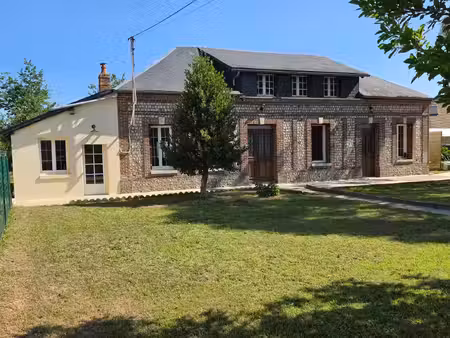 maison briques et silex divisée en 3 logements proche de la mer et 12 km de fecamp