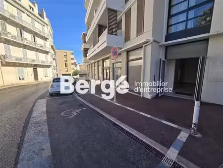location commerce cannes 06400 105m²