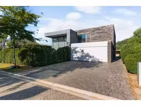 villa moderne économe en énergie avec quatre chambres et grand jardin à vendre à rijkevors