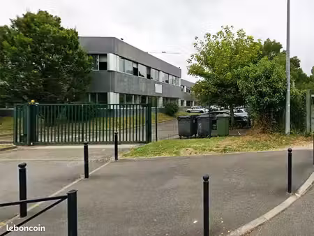 place de parking sécurisée (secteur bordeaux lac / palais des congrès / stade)