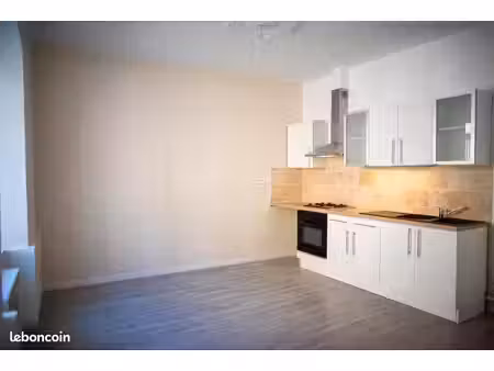 courthézon  t2 de 38 m² en rez-de-chaussée avec entrée indépendante