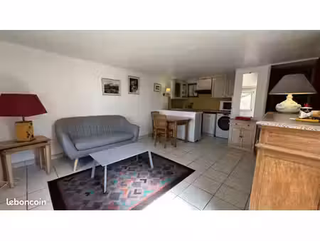 ◊ t2 meublé 40 m² – boulouris – rez-de-jardin avec terrasse – 580