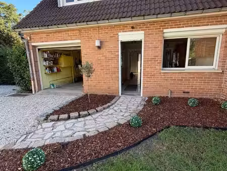 maison meublée 93 m² – 2 chambres + bureau – jardin clos – garage