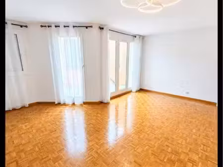carnoux centre – t3 70 m² – toit-terrasse plein sud – ascenseur – garage