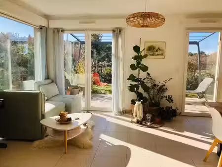 location meublée maison 3 pièces 69.96 m² à châteauneuf-le-rouge (13790)  1 390 €