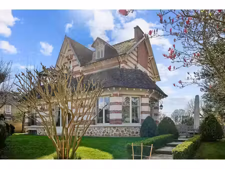 le vesinet sud - magnifique propriete de 308 m² - 6 chambres - terrain 1541 m² - piscine -